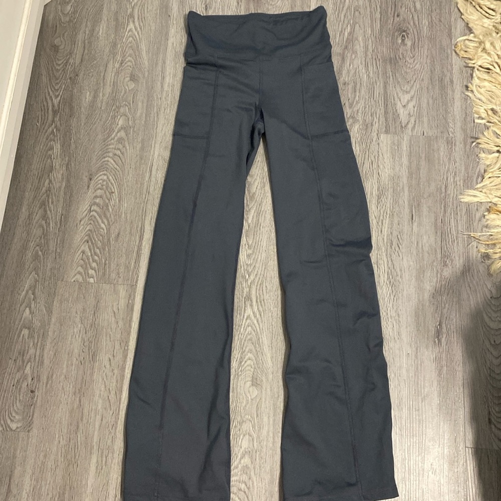 Bally Total Fitness Gray Flare leggings
